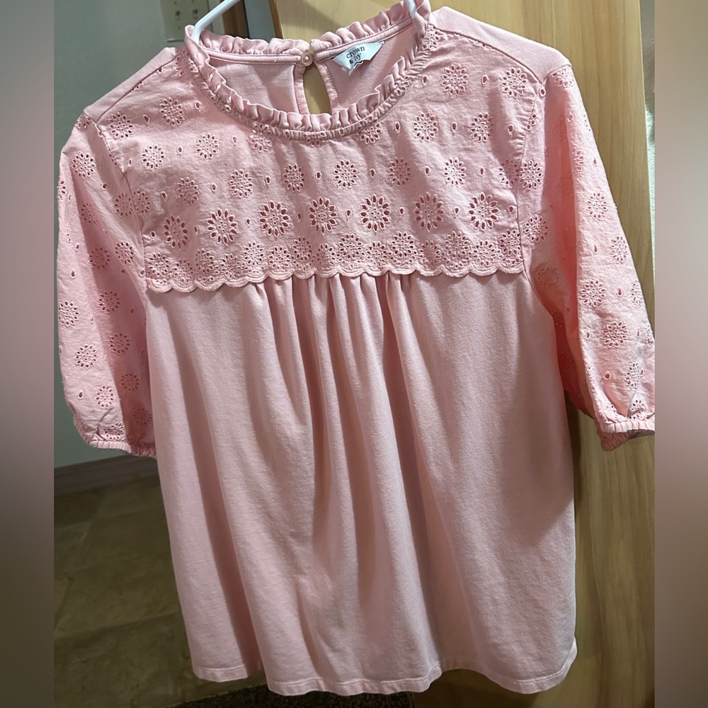 Crown and Ivy, light pink top, size large